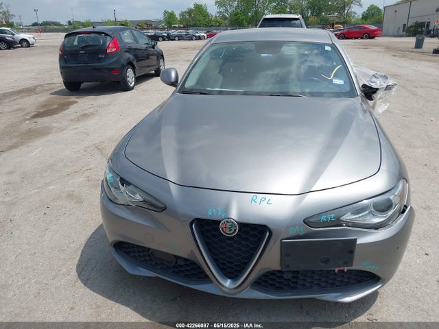 42266087 :رقم المزاد ، ZARFAECNXJ7589715 vin ، 2018 Alfa Romeo Giulia Ti Rwd مزاد بيع