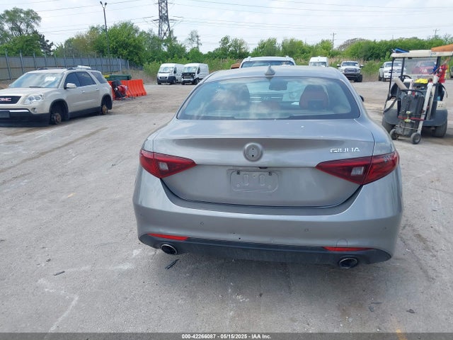 42266087 :رقم المزاد ، ZARFAECNXJ7589715 vin ، 2018 Alfa Romeo Giulia Ti Rwd مزاد بيع
