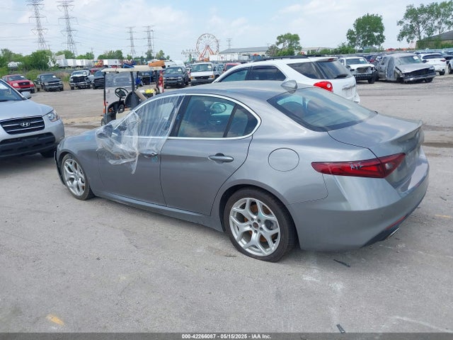 42266087 :رقم المزاد ، ZARFAECNXJ7589715 vin ، 2018 Alfa Romeo Giulia Ti Rwd مزاد بيع