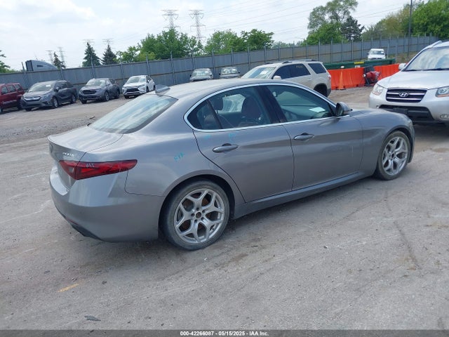 42266087 :رقم المزاد ، ZARFAECNXJ7589715 vin ، 2018 Alfa Romeo Giulia Ti Rwd مزاد بيع