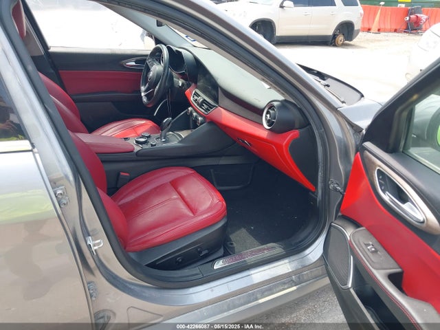 42266087 :رقم المزاد ، ZARFAECNXJ7589715 vin ، 2018 Alfa Romeo Giulia Ti Rwd مزاد بيع