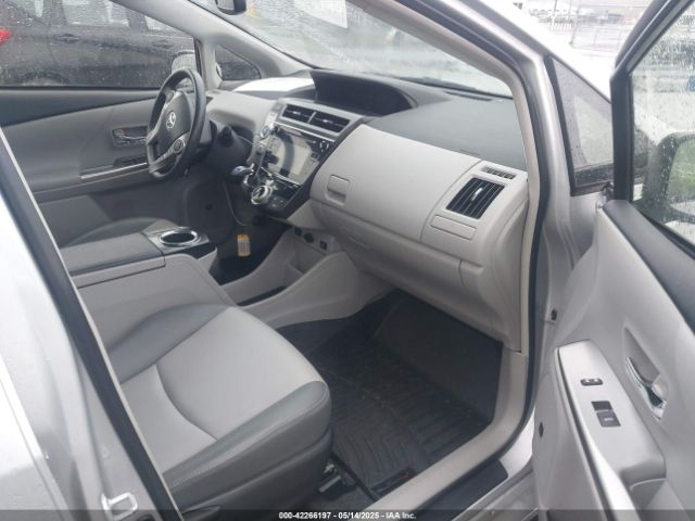 JTDZN3EU0FJ015719 Toyota Prius V Five