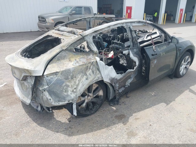 2024 TESLA MODEL Y 7SAYGDEE8RF991377 Photo 3
