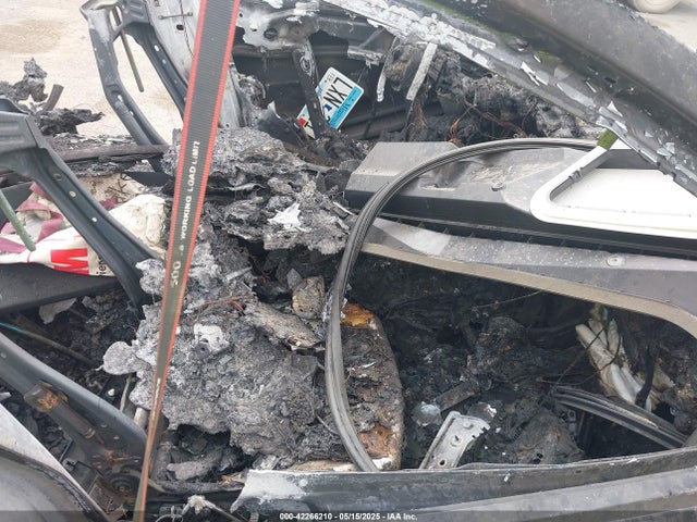 2024 TESLA MODEL Y 7SAYGDEE8RF991377 Photo 4