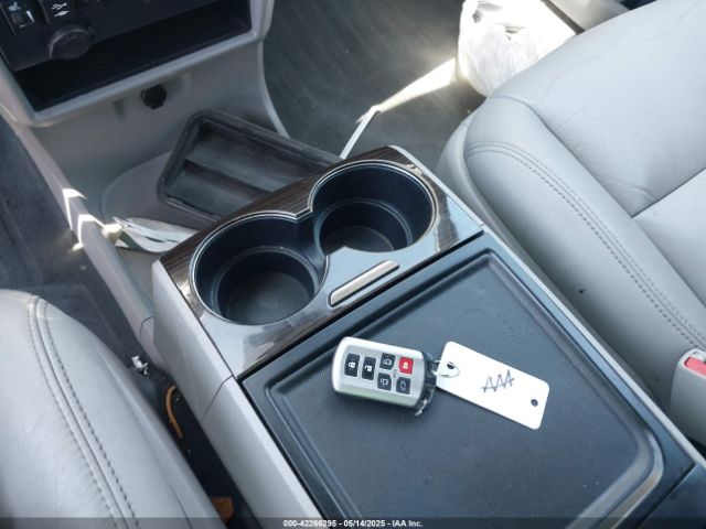 5TDYZ3DC5LS054619 Toyota SIENNA XLE
