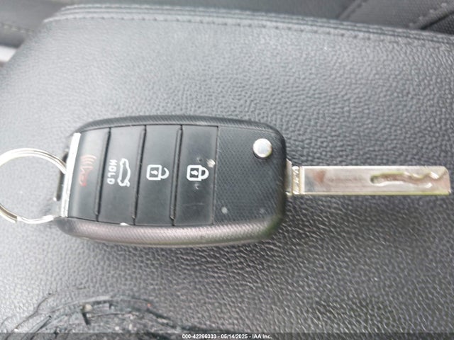 5XXGT4L39JG239503 KIA Optima Lx