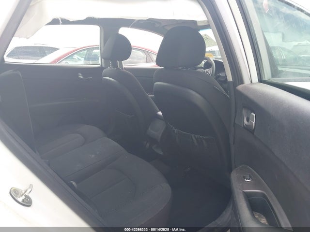 5XXGT4L39JG239503 KIA Optima Lx