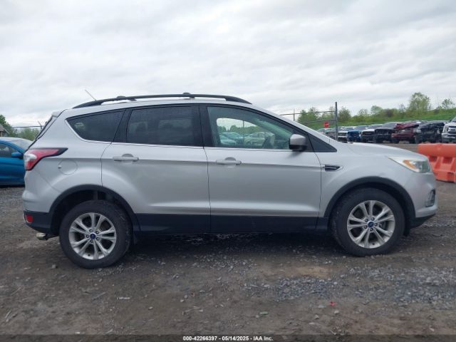 1FMCU9GD4HUD63660 Ford ESCAPE SE