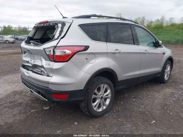 1FMCU9GD4HUD63660 Ford ESCAPE SE