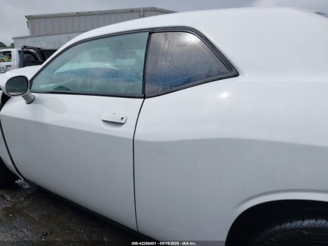 2C3CDZAG7KH670018 Dodge Challenger Sxt