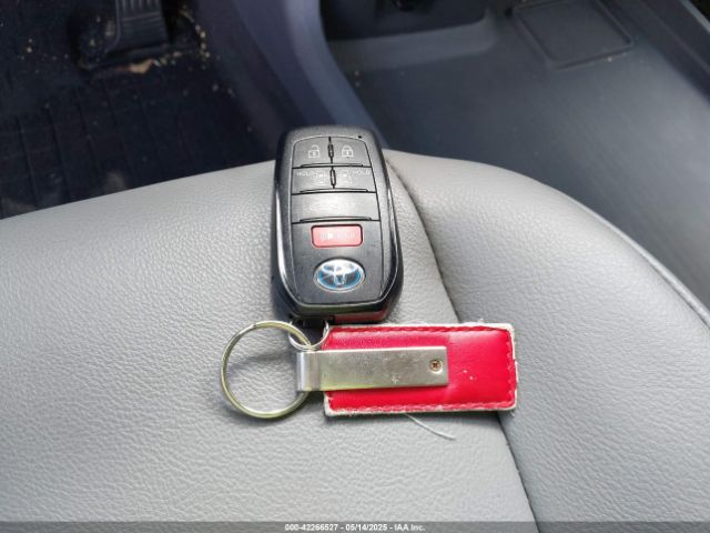 5TDYRKECXNS074912 Toyota SIENNA XLE
