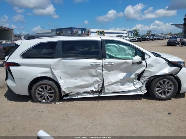 5TDYRKECXNS074912 Toyota SIENNA XLE