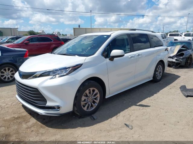 5TDYRKECXNS074912 Toyota SIENNA XLE