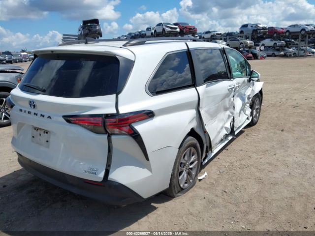 5TDYRKECXNS074912 Toyota SIENNA XLE
