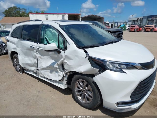 5TDYRKECXNS074912 Toyota SIENNA XLE