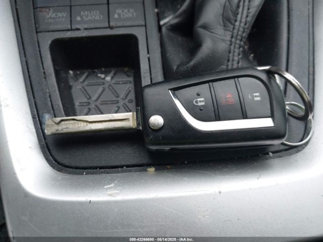 2T3G1RFV2KC017563 Toyota RAV4 LE