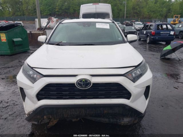 2T3G1RFV2KC017563 Toyota RAV4 LE