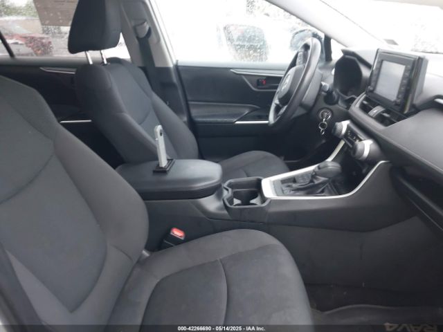 2T3G1RFV2KC017563 Toyota RAV4 LE