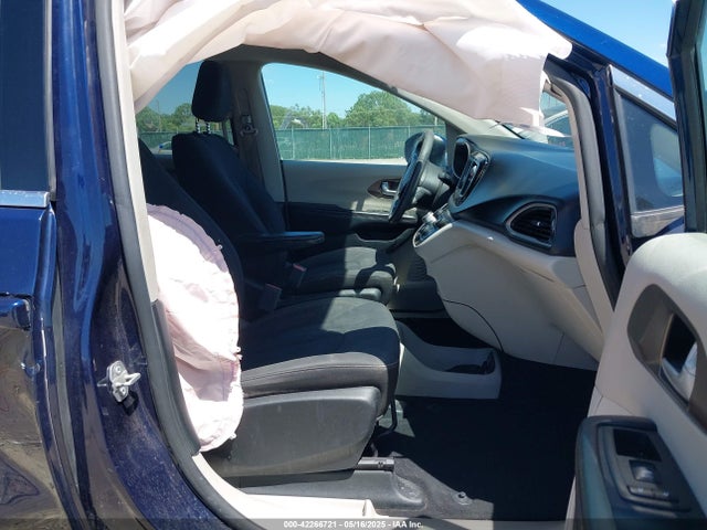 2C4RC1CG1JR186233 Chrysler 2018