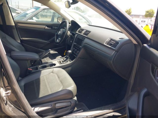 1VWBT7A39EC073971 Volkswagen Passat 1.8t Se