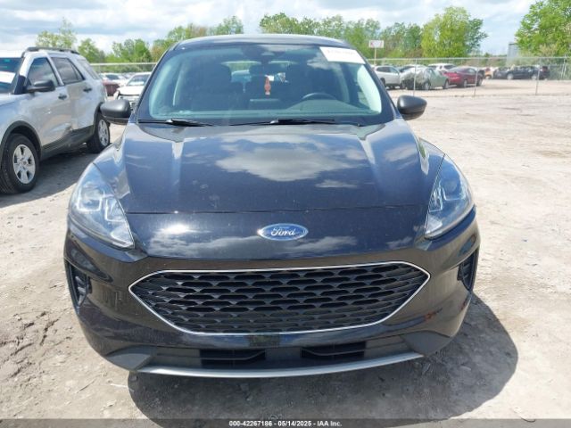 1FMCU9G62NUA32931 Ford ESCAPE SE