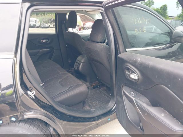 1C4PJMCB9KD140835 Jeep Cherokee Latitude 4x4