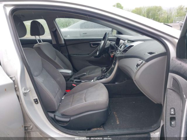 KMHDH4AE8FU352848 Hyundai ELANTRA SE