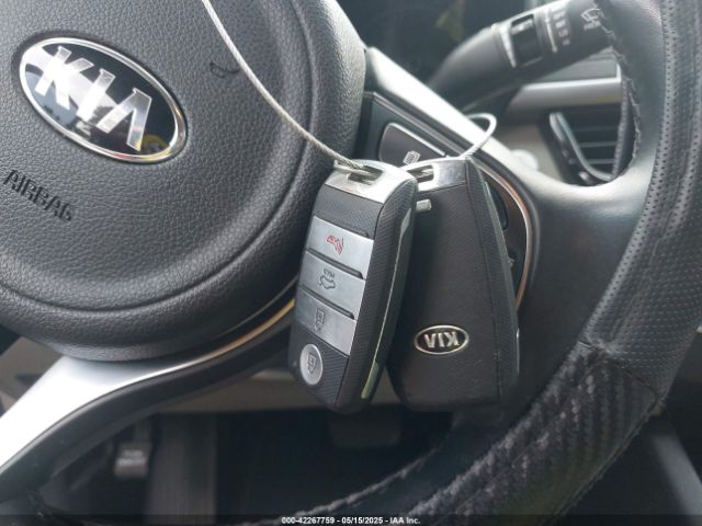 5XXGT4L17GG027576 KIA Optima Lx Turbo