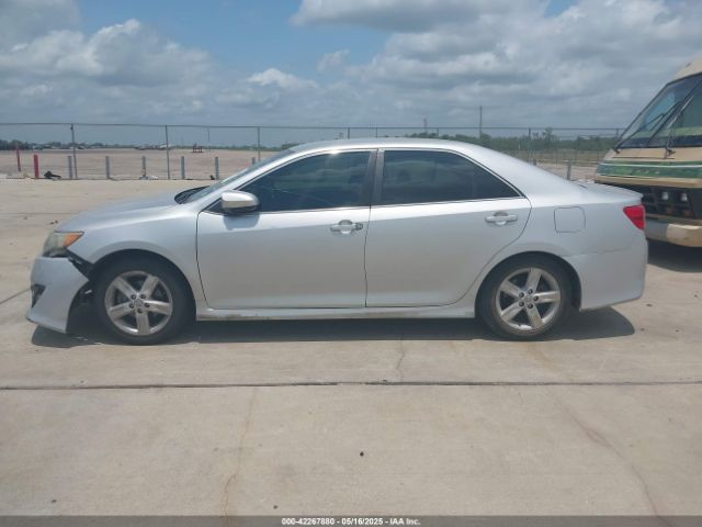 4T1BF1FK3EU450663 Toyota CAMRY SE