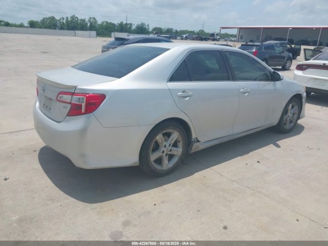 4T1BF1FK3EU450663 Toyota CAMRY SE