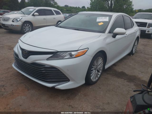 2018 TOYOTA CAMRY 4T1B11HK7JU023640 Photo 1