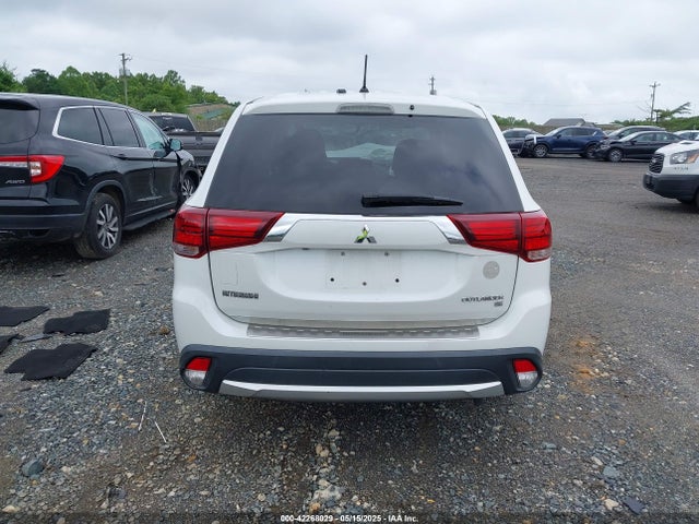 JA4AD3A39GZ063603 Mitsubishi Outlander Se