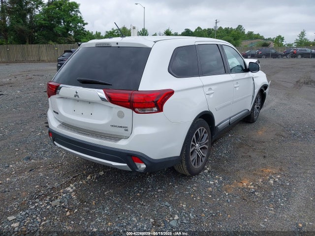 JA4AD3A39GZ063603 Mitsubishi Outlander Se