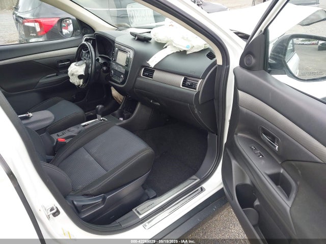JA4AD3A39GZ063603 Mitsubishi Outlander Se