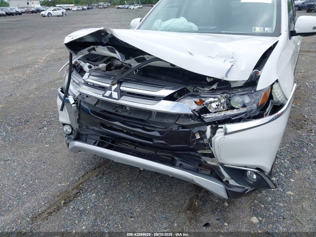JA4AD3A39GZ063603 Mitsubishi Outlander Se