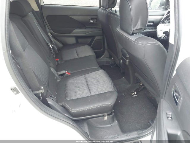 JA4AD3A39GZ063603 Mitsubishi Outlander Se
