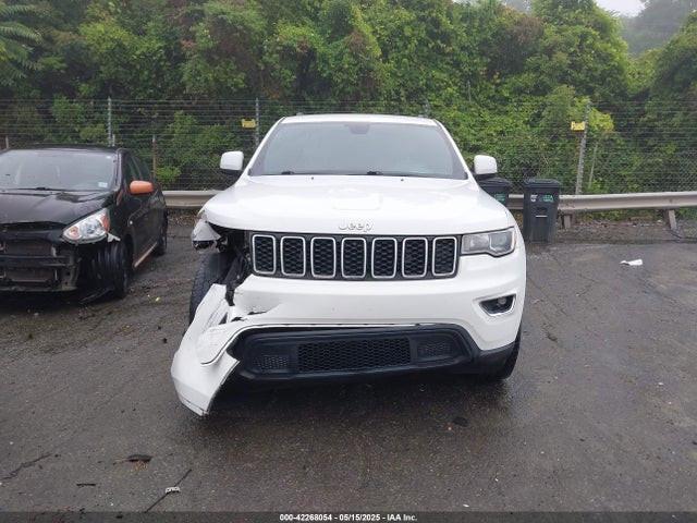 1C4RJEAG1HC752099 Jeep Grand Cherokee Laredo 4x2
