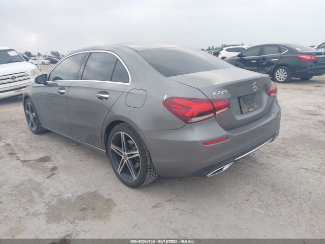 2019 MERCEDES-BENZ A 220 WDD3G4EB2KW016409 Photo 2