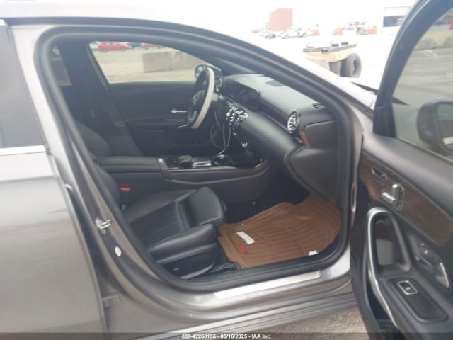 2019 MERCEDES-BENZ A 220 WDD3G4EB2KW016409 Photo 4