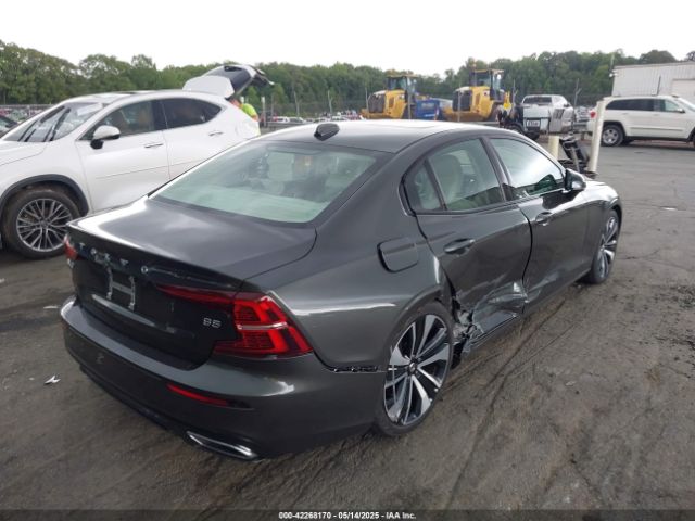7JRL12FZ0NG154042 Volvo S60 B5 Momentum