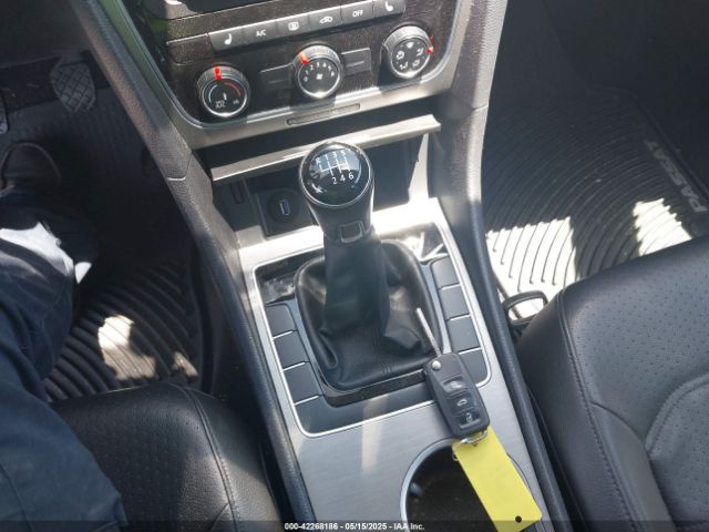 1VWBV7A38FC044618 Volkswagen Passat 2.0l Tdi Se