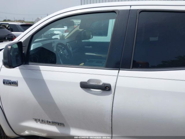 5TFUW5F18EX408788 Toyota Tundra Sr5 5.7l V8