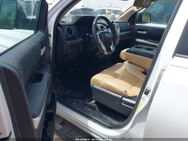 5TFUW5F18EX408788 Toyota Tundra Sr5 5.7l V8
