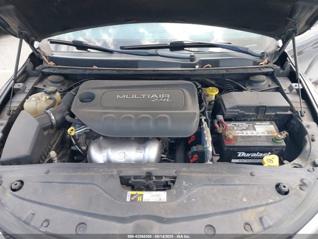 Chrysler 200 Limited 2015 1C3CCCAB0FN740945 Image 10
