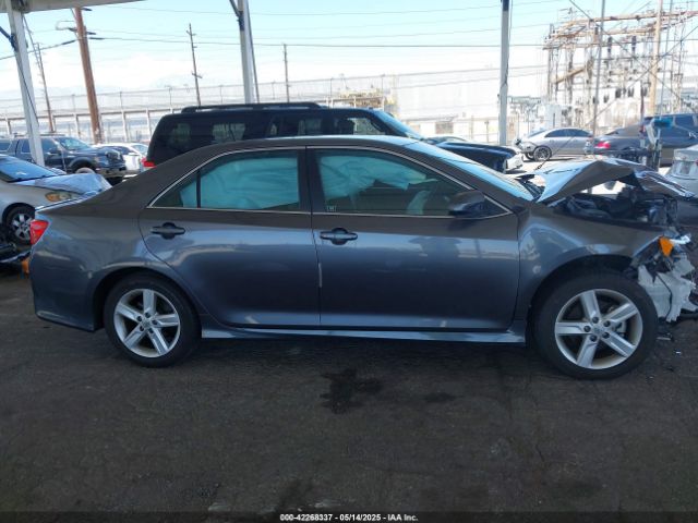 4T1BF1FK1EU422702 Toyota CAMRY SE