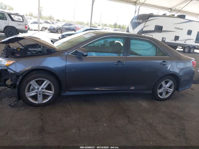 4T1BF1FK1EU422702 Toyota CAMRY SE
