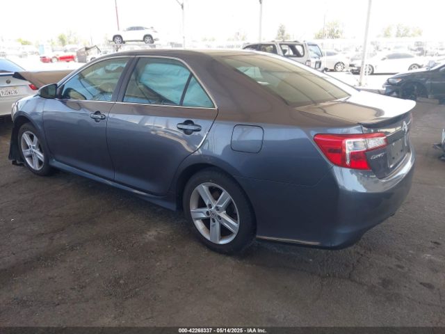 4T1BF1FK1EU422702 Toyota CAMRY SE