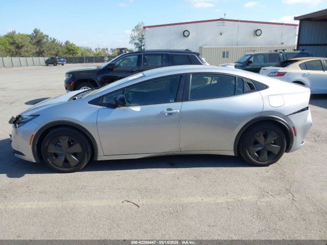JTDACAAU8R3016221 Toyota Prius Le