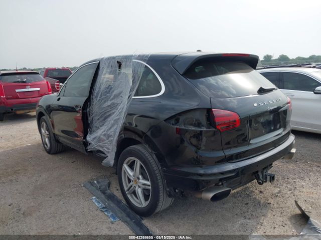 2016 PORSCHE CAYENNE WP1AA2A27GKA08400 Photo 2