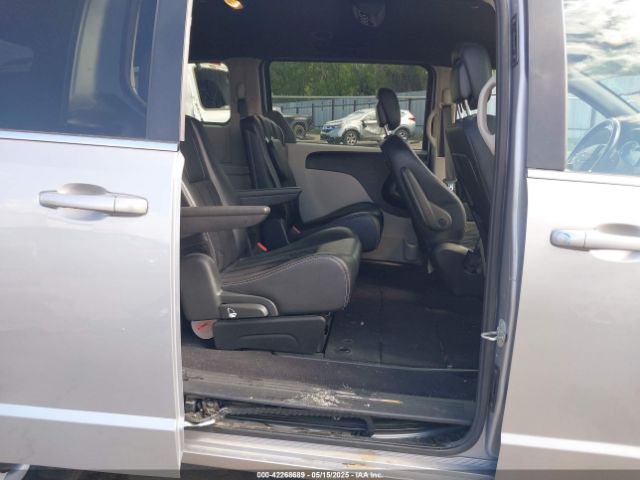 2C4RDGCG2JR207493 Dodge Grand Caravan Sxt